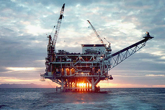 Photo of an offshore oil drilling station