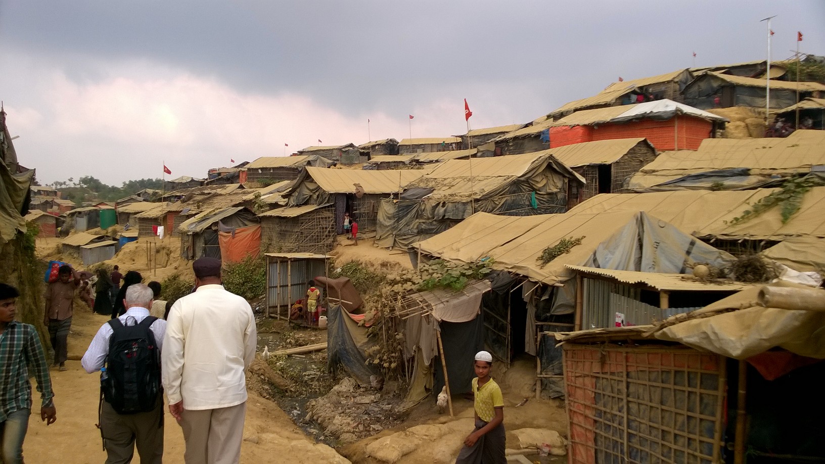Rabbi David Saperstein visits a refugee camp in Bangladesh 
